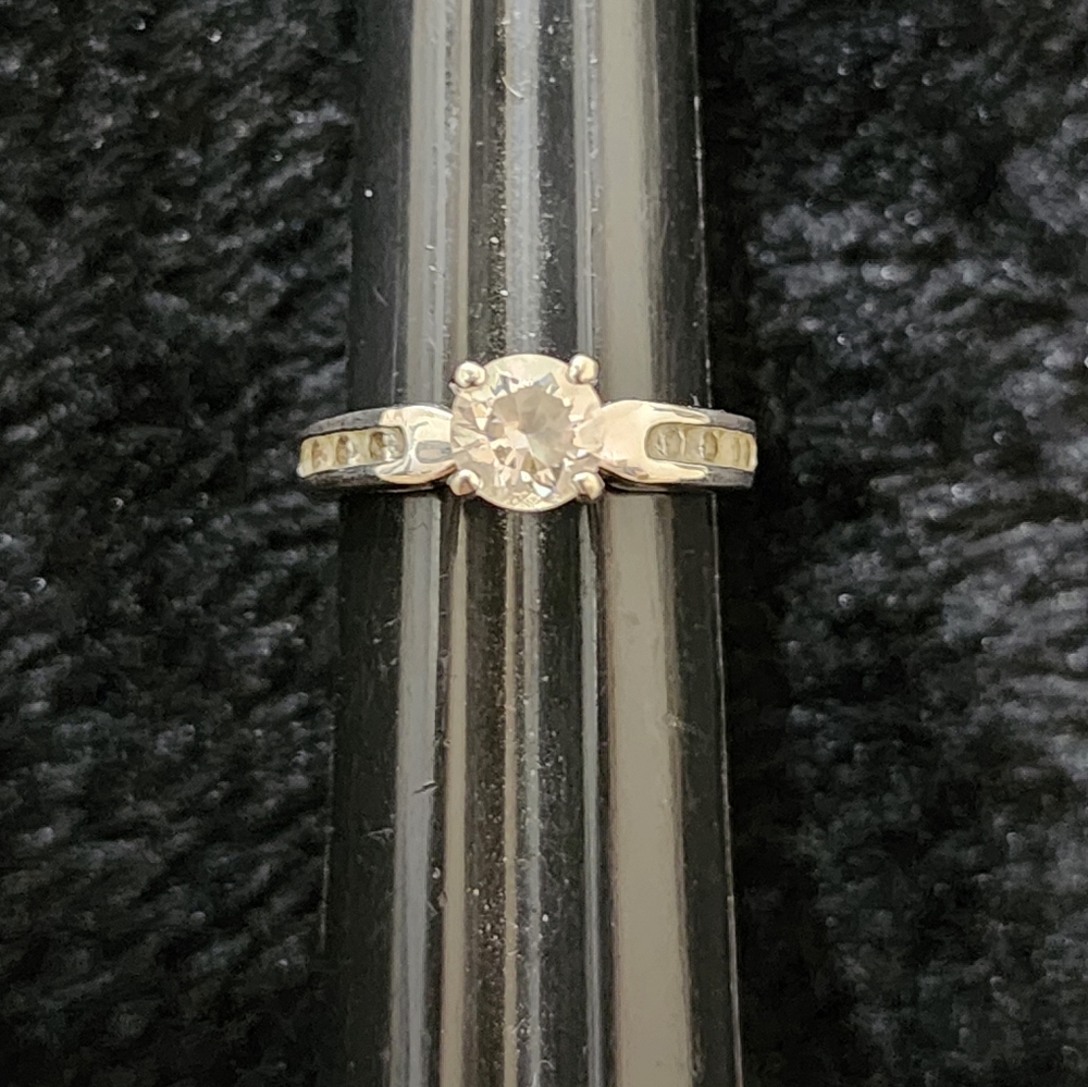 925 Sterling Silver White Stone Ring 5.25